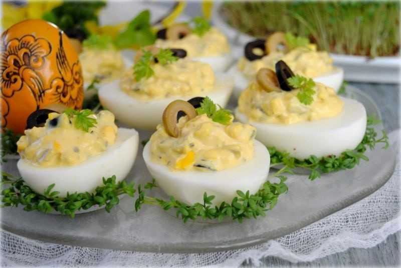 Фаршированные яйца - 6 рецептов закуски