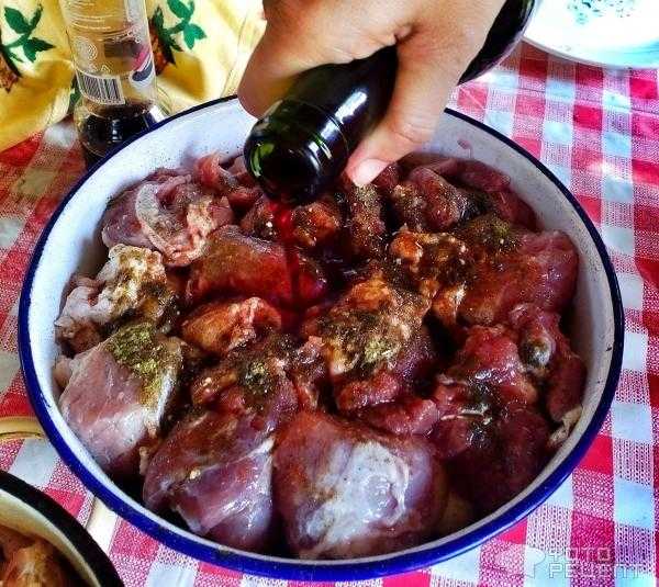 Рецепты мяса в красном и белом вине в духовке, мультиварке на сковороде. как замариновать мясо в вине, запечь и потушить: лучшие рецепты. тушеное мясо в красном вине.