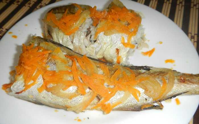 Рыба под майонезом в духовке – неприхотливое блюдо! рецепты запеченной рыбы под майонезом в духовке с картошкой, сыром, разными овощами - автор екатерина данилова - журнал женское мнение