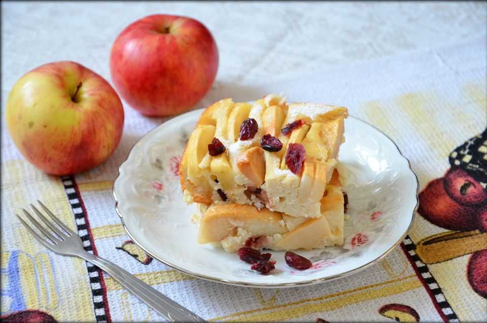 Творожная запеканка с яблоками - два лучших рецепта с пошаговыми фото