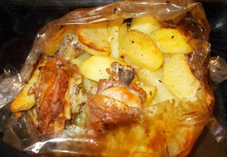 Курица с картошкой, луком и морковью в духовке под фольгой рецепт с фото пошагово - 1000.menu