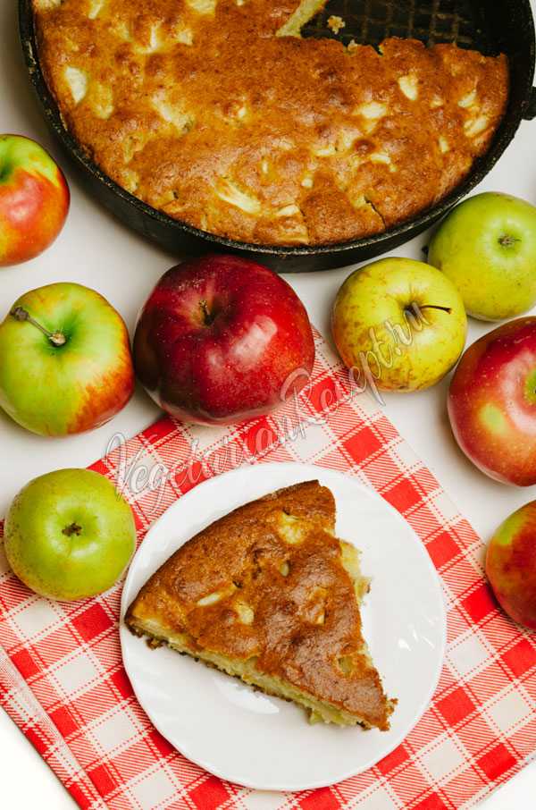 Запеченные в духовке яблоки с творогом — 10 рецептов с фото