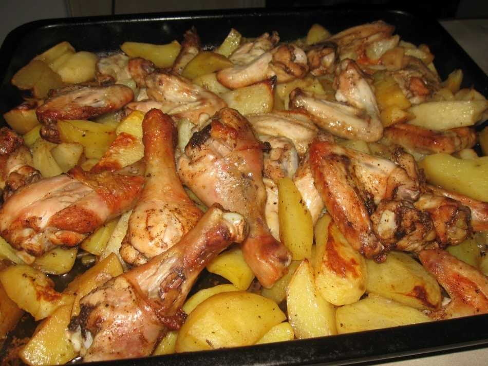 Курица с картошкой в духовке на противне — wowcook.net