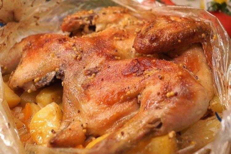 Курица с овощами в рукаве, запеченная в духовке — самый вкусный рецепт