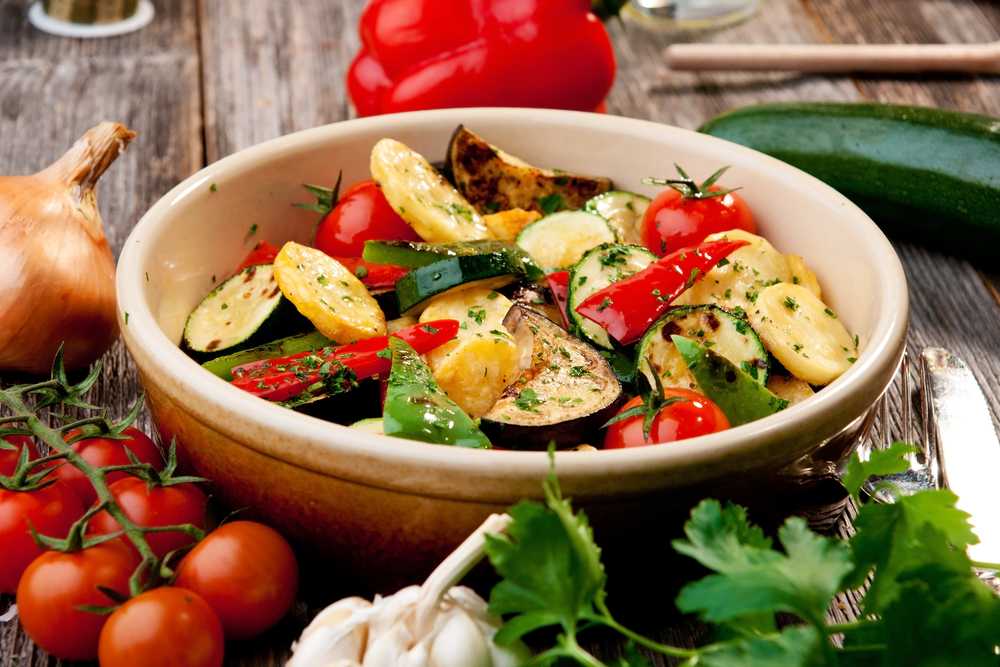 Картошка с овощами в духовке: как приготовить блюдо для будней и праздников?
