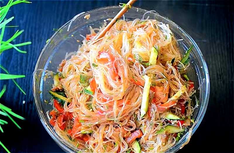 Салат с фунчозой и овощами: рецепты с фото пошагово