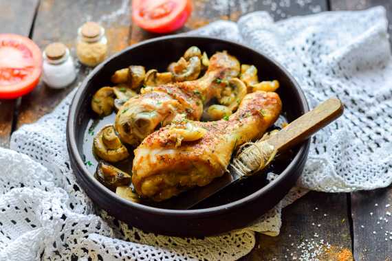 Курица с шампиньонами в сливочном соусе по-тоскански рецепт с фото пошагово и видео - 1000.menu