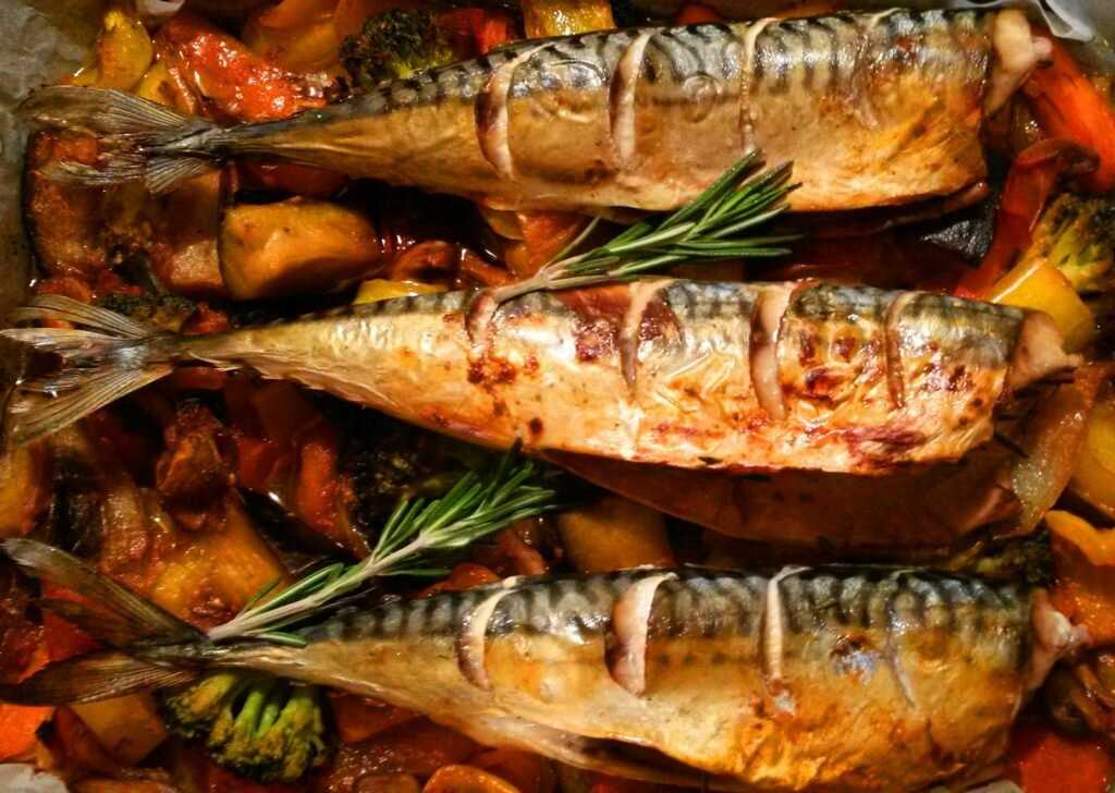 Скумбрия запеченная в духовке. 13 простых рецептов приготовления вкусной и полезной рыбы