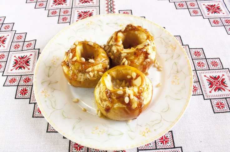 Запеченные яблоки с медом и корицей рецепт с фото пошагово и видео - 1000.menu