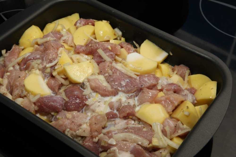 Свинина с картошкой и грибами: жареная, запеченная, тушеная. интересные вариации приготовления картошки со свининой и грибами