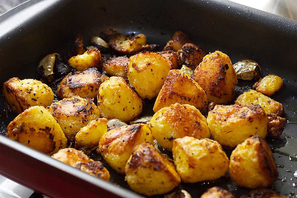 Картошка в духовке запеченная дольками - блюдо, которое нравится детям и не только!