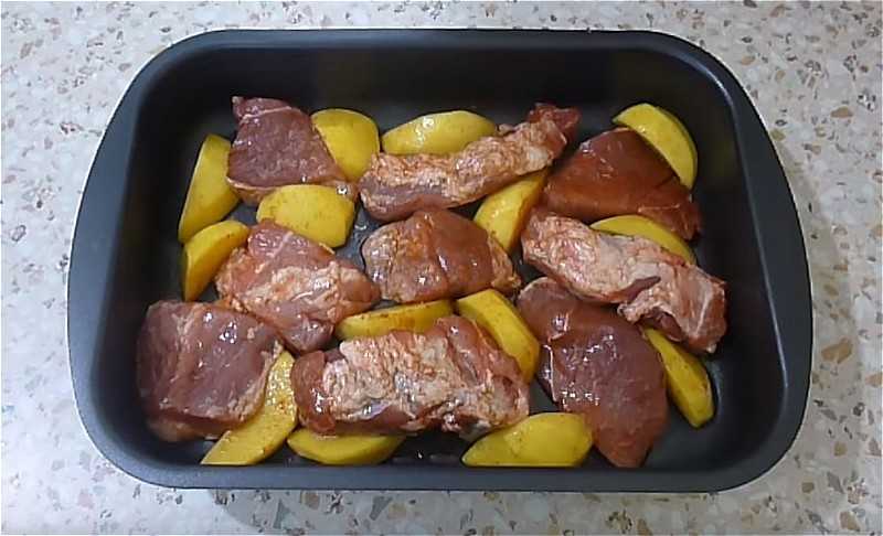 Картофель с мясом в духовке – 12 вкусных рецептов приготовления