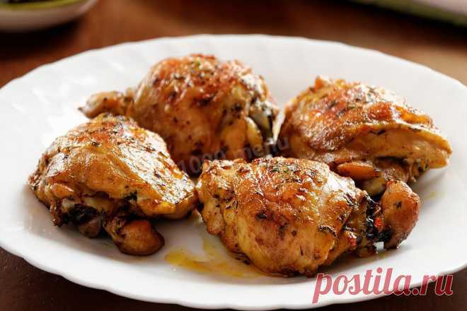 Куриные бедра запеченные в духовке с хрустящей корочкой — 10 самых вкусных рецептов