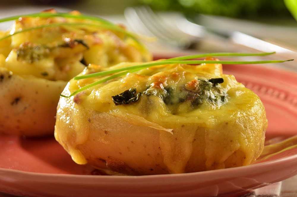 Картошка под сыром с майонезом в духовке - 8 пошаговых фото в рецепте