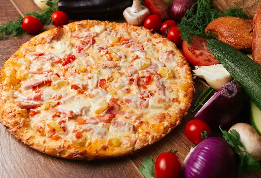 Пицца с колбасой и сыром - простые рецепты в домашних условиях