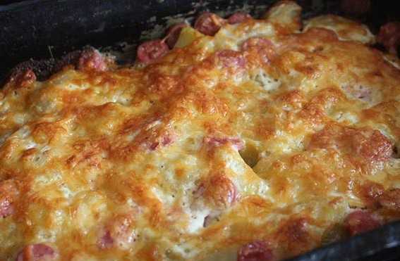 Рецепты на скорую руку: картофельные запеканки с кусочками колбасы
