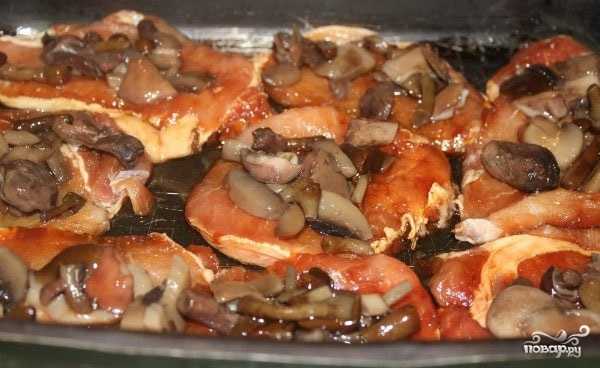 Свинина с грибами в духовке – 8 рецептов приготовления