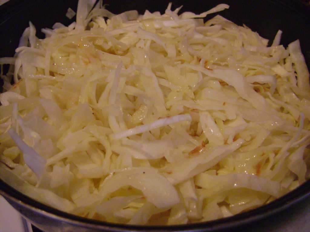 Тушеная капуста с картошкой на сковороде рецепт с фото пошагово и видео - 1000.menu