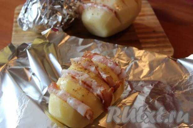 Картофель в беконе запеченный в духовке