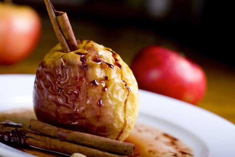 Яблоки, запеченные с медом и корицей - 8 пошаговых фото в рецепте