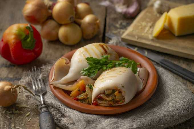 Кальмары фаршированные овощами - 49 рецептов: из морепродуктов | foodini