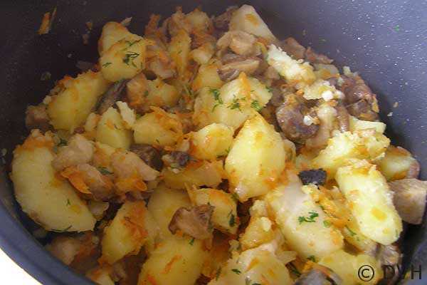 Картошка с грибами в мультиварке - лучшие рецепты