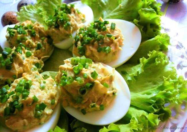 Фаршированные яйца: 25 вариантов начинки на праздничный стол