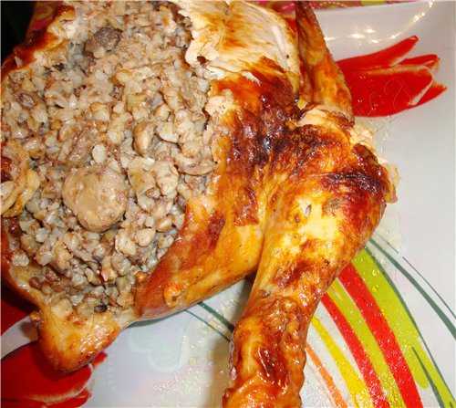 Курица запеченная целиком с гречкой. курица, фаршированная гречкой, в духовке