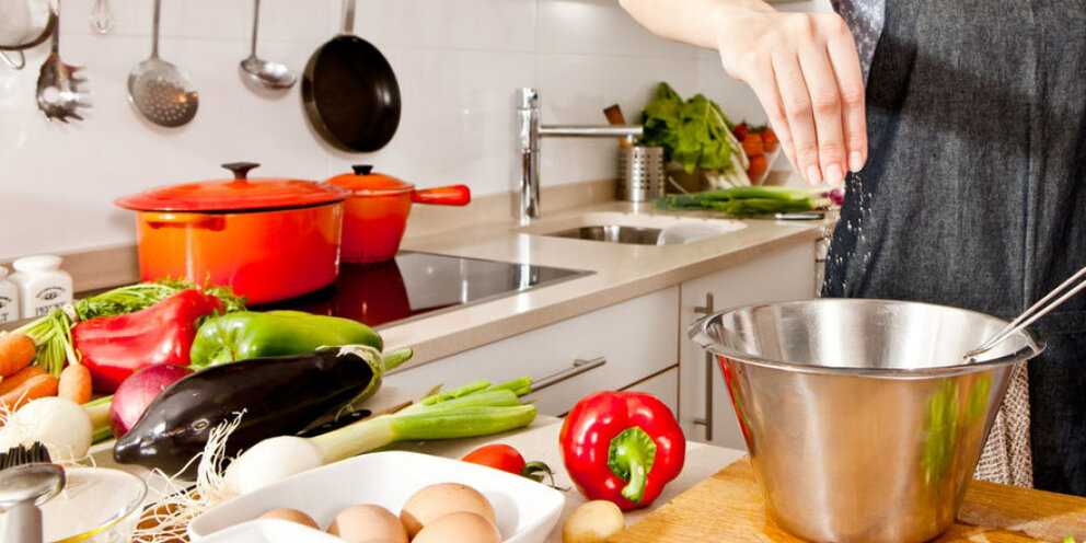 Сосиски в тесте в духовке - 10 вкусных рецептов с фото пошагово