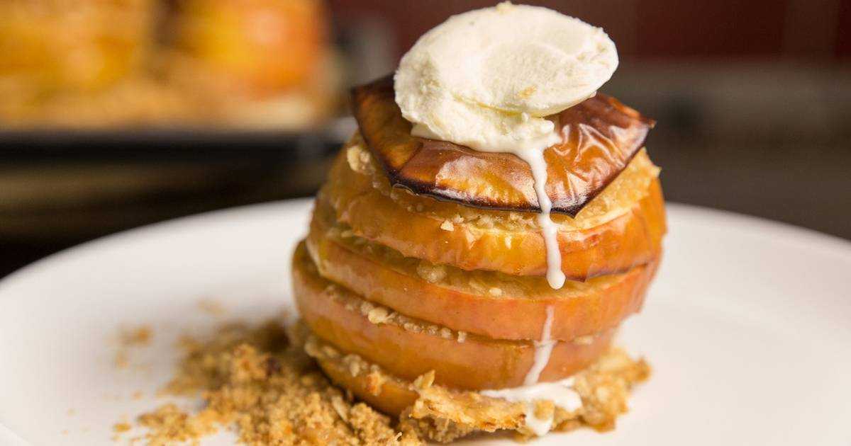 Запечь яблоки с мёдом и корицей в духовке – на радость! запечённые яблоки с мёдом и корицей в домашней выпечке