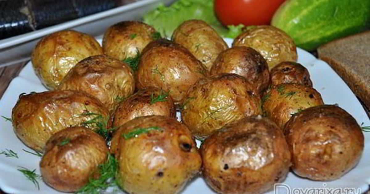 Запеченный картофель в мундире в духовке - 17 пошаговых фото в рецепте