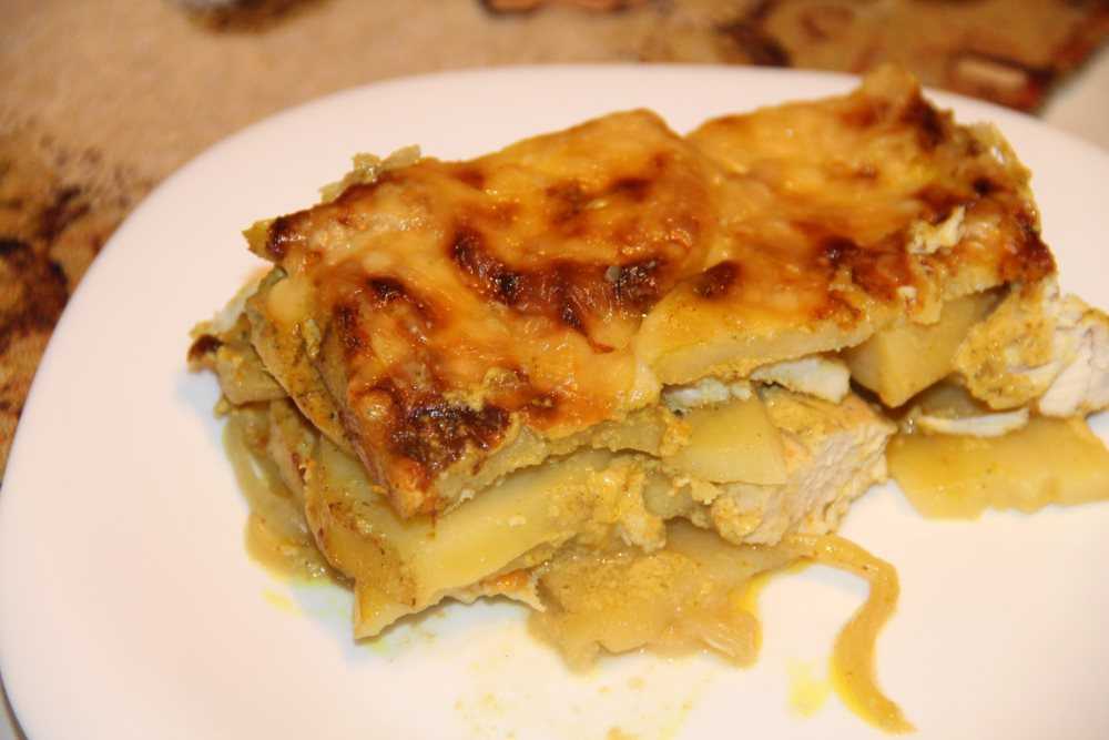 Картофельная запеканка с курицей в духовке — классический рецепт с фото