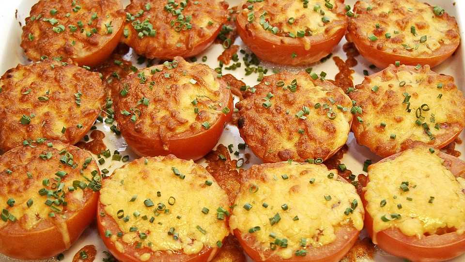 Как приготовить запеченные помидоры с копченым сыром и зеленью в духовке: поиск по ингредиентам, советы, отзывы, пошаговые фото, подсчет калорий, изменение порций, похожие рецепты