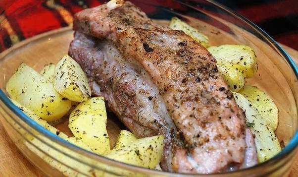 Как приготовить свиные ребрышки с картошкой в духовке и мультиварке по рецепту с фото