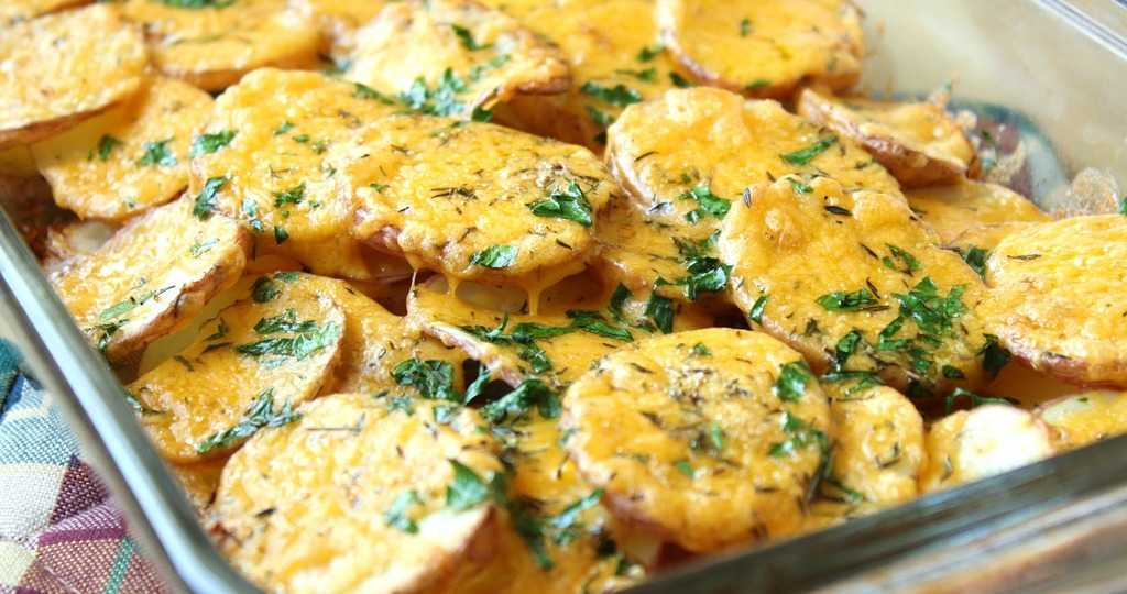 Картошка под сыром с майонезом в духовке - 8 пошаговых фото в рецепте