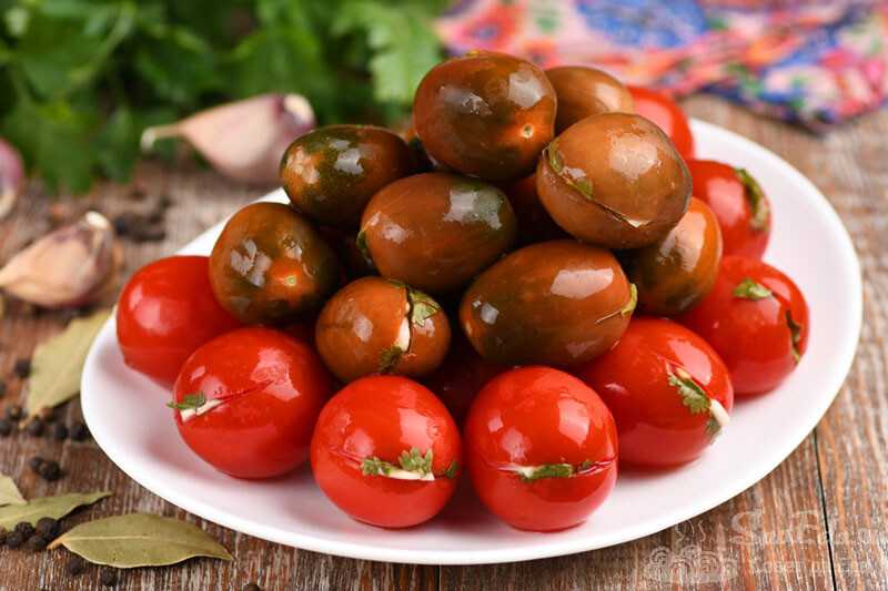 Овощи: помидоры малосольные быстрого приготовления с чесноком
