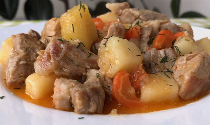 Свинина в духовке с картошкой - 7 вкусных рецептов
