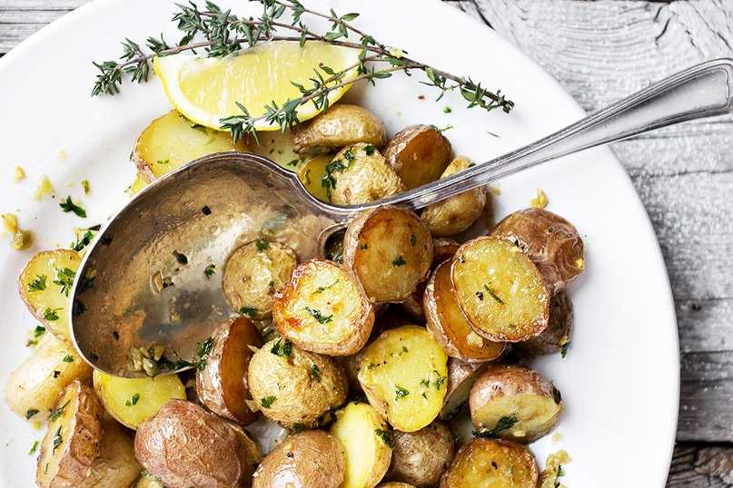 Картофель с розмарином в духовке и на сковородке: 2 рецепта