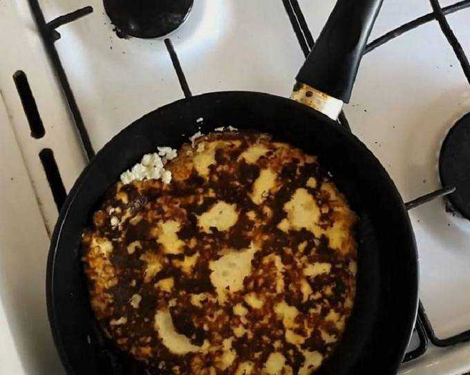 Картофельная запеканка на сковороде, 2 рецепта без духовки на быструю руку