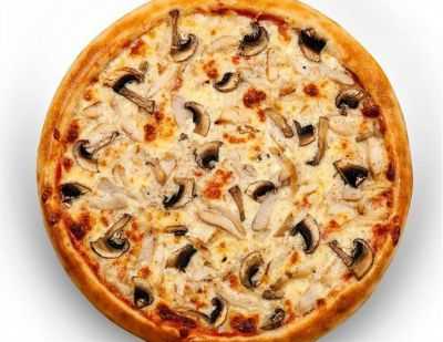 Пицца с курицей грибами и помидорами: рецепт в духовке