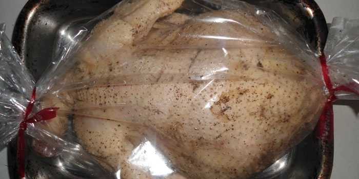 Курица запеченная целиком в рукаве в духовке — самые вкусные рецепты