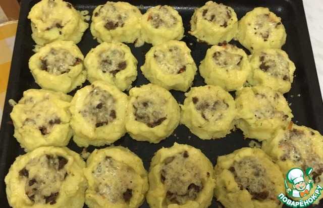 Пошаговый рецепт мясных гнезд из фарша в духовке с начинкой из картошки, фото