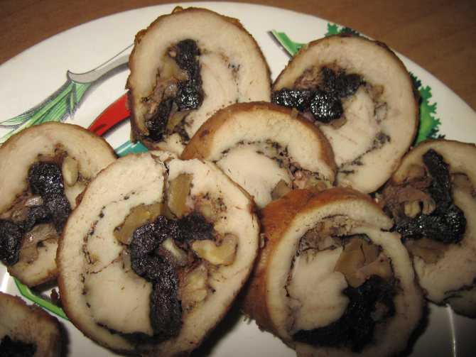 Чернослив с орехами в сметане - рецепт с фото
