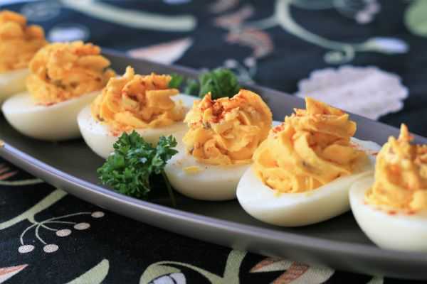 Фаршированные яйца на праздничный стол - 25 вариантов начинки с фото
