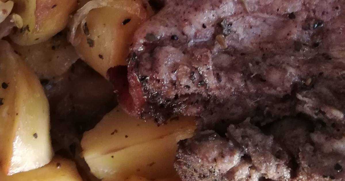 Свинина в духовке с картошкой - мужская слабость и секрет любимых жен: рецепт с фото