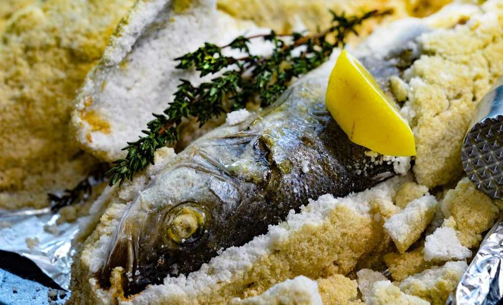 Рыба запеченная в соли - вкусные рецепты приготовления