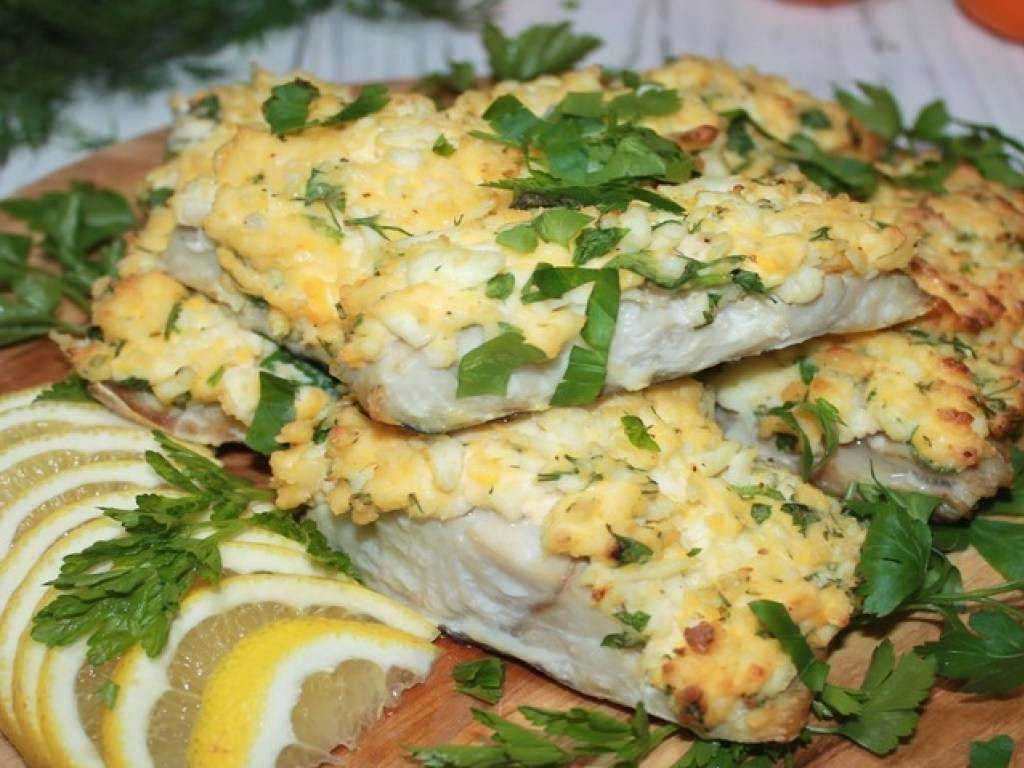 Классический рецепт рыбы, запеченной под "шубой". рыба в духовке под вкусной "шубой" с овощами