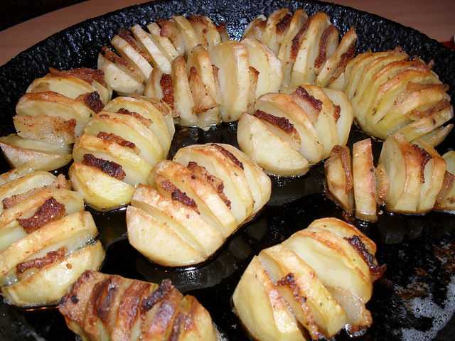 Картошка с салом в фольге в духовке