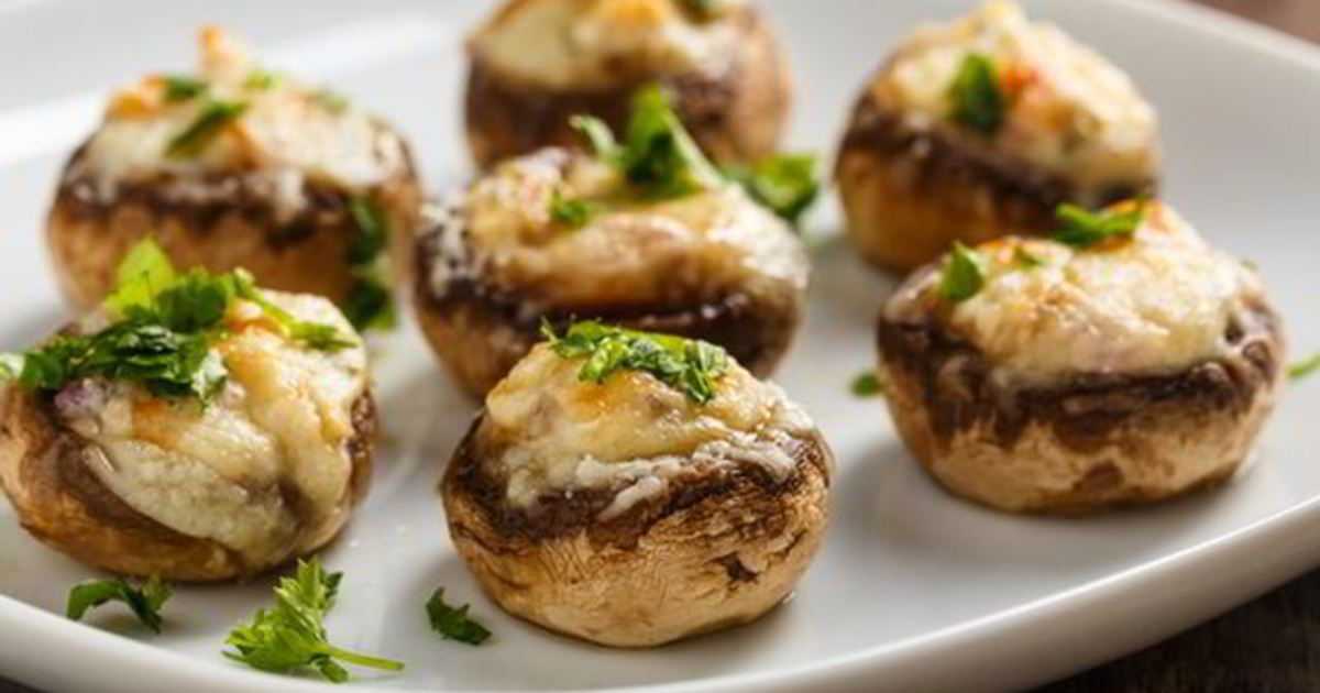 Картошка в духовке с сосисками, с сардельками, рецепт приготовления пошаговый