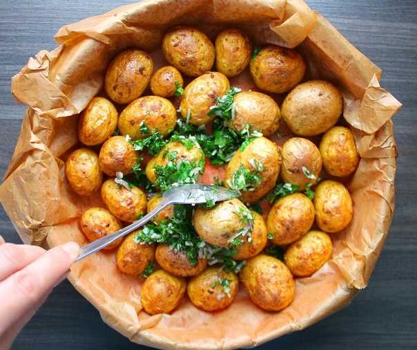 Картофель, запеченный в мундире в духовке — пошаговый рецепт с фото